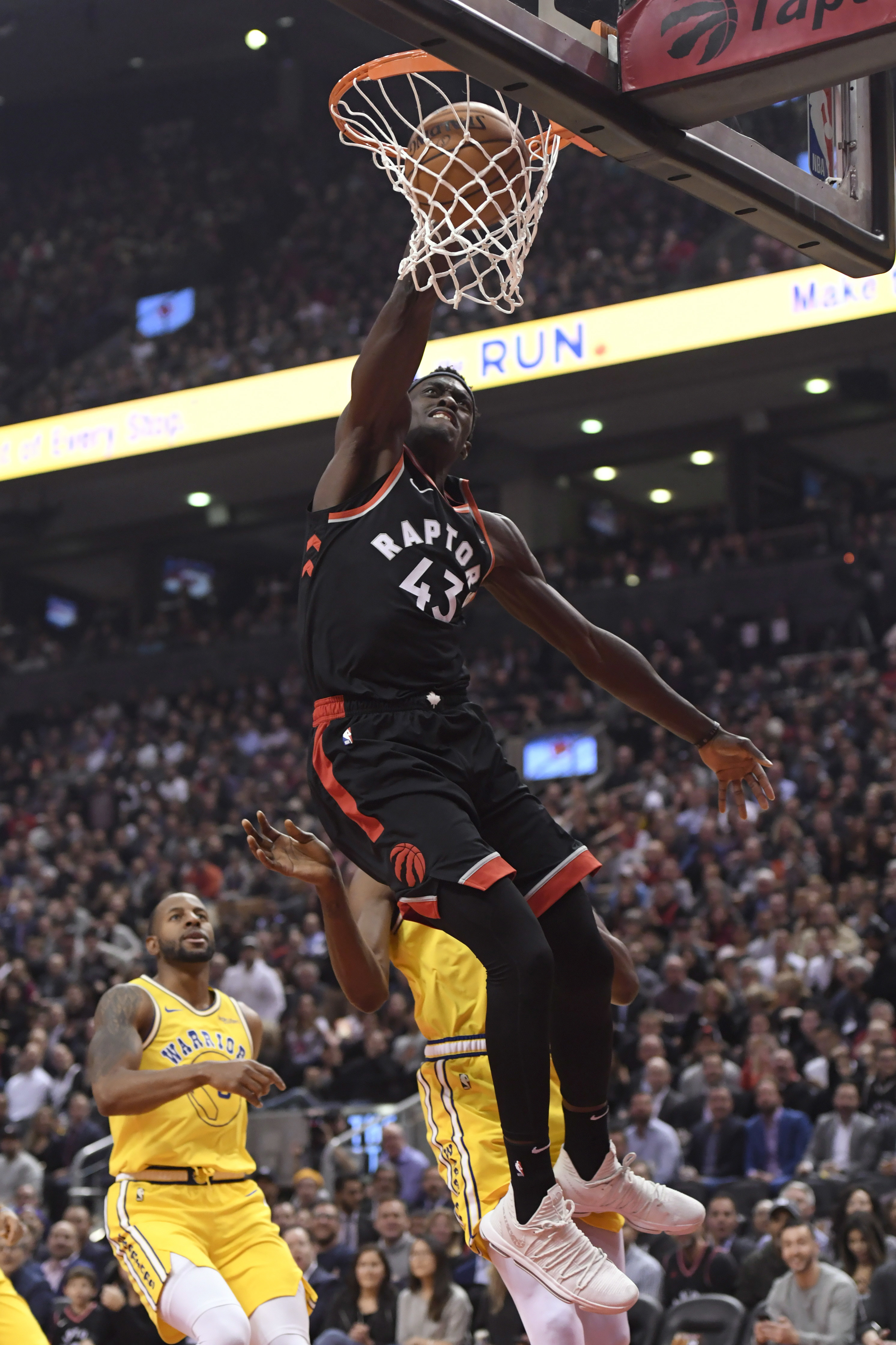 《名侦探柯南：绯色的子弹》中字版终极预告公布 危险正在逼近